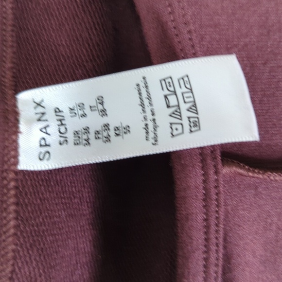 Spanx .Perfect Length Three-Quarter Dolman-Sleeve Top in Wine....Size Smalll - Picture 7 of 7